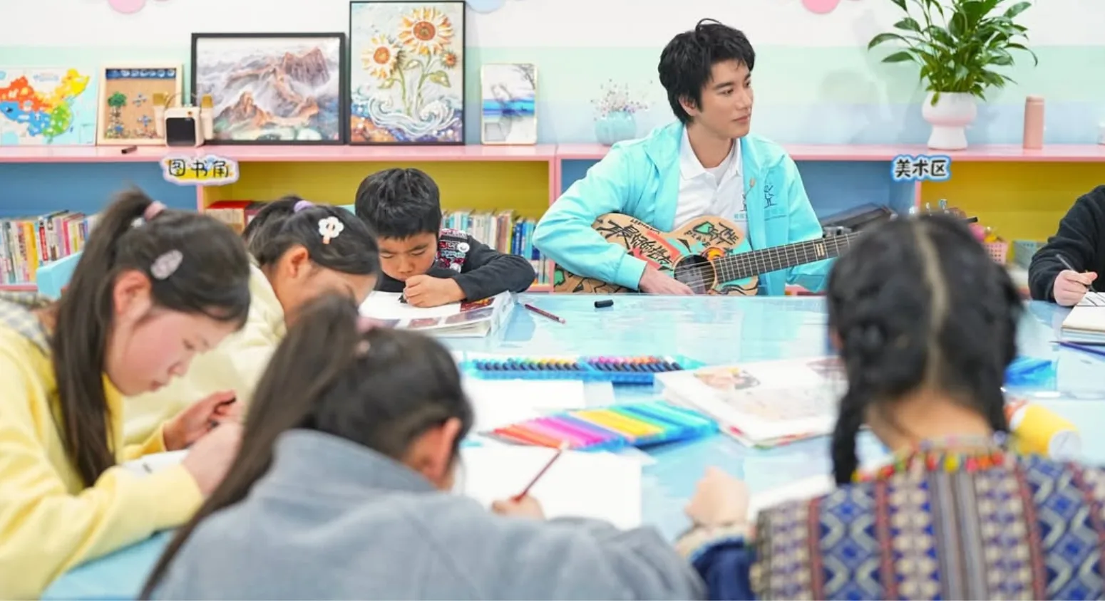 Leehom Visits Children's Welfare Home in Charity Outreach